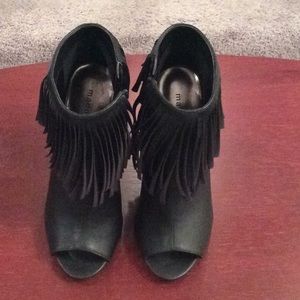 Black booties w/fringe